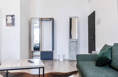 Mariahilf Apartment | Affordable Room w/Cityview Mariahilferstr B