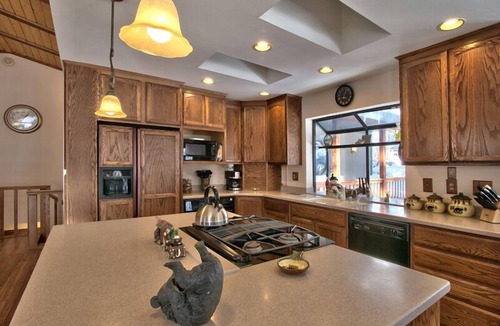 Lower Kingsbury House | Air-condition, Close to Casinos, Hot Tub, Pool Table and Foosball Table