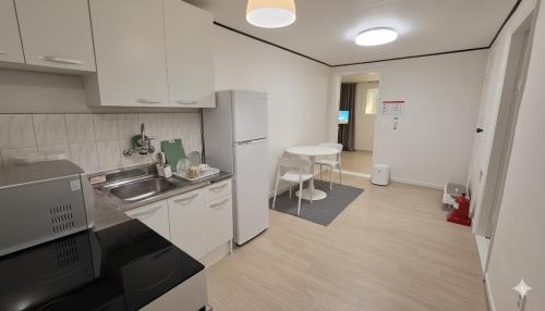 Gangseo Apartment | AIRPORT STAY SEOUL, 3m to 5-Line Metro Hub, GMP