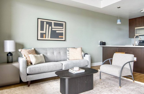 Hale Apartment | Airy Congress Park 1BR w/ Gym & Pool, near shops & dining, by Blueground