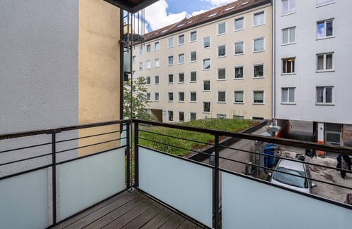 Ludwigsvorstadt-Kliniken Apartment | Aldars Urban Suite No.10 with Balcony, Wi-Fi, and Air Conditioning