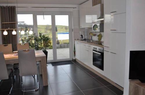 Christazhofen Apartment | Allgäu gemütliche, moderne Wohnung mit Garten-Pool