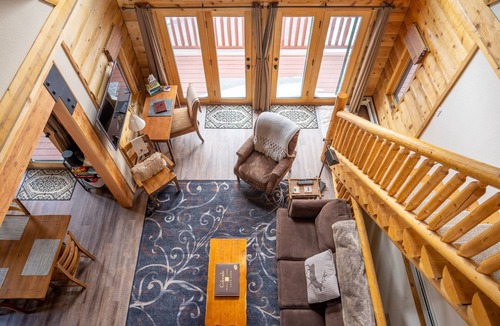 Saint Mary's Cabin | Alpine Lake Haus - A Peaceful Lakefront Cabin with Amazing Views! 🏔