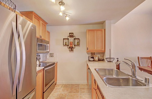 Copper Mountain Village Condo | Amazing 1 Bedroom Condo Right in Center Village! 3 Outdoor Hot Tubs PP301