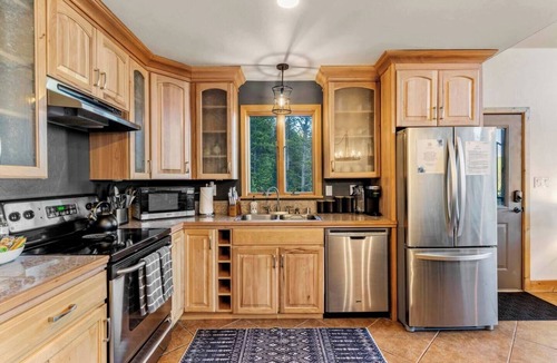 Saint Mary's Cabin | Amazing 10,000-Ft Views Vacation Retreat w/Hot Tub & PS5 Fun