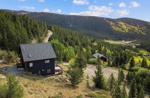 Saint Mary's Cabin | Amazing 10,000-Ft Views Vacation Retreat w/Hot Tub & PS5 Fun