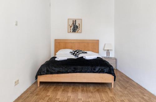 Matzleinsdorf Apartment | Amazing 2BR Apt Near Downtown