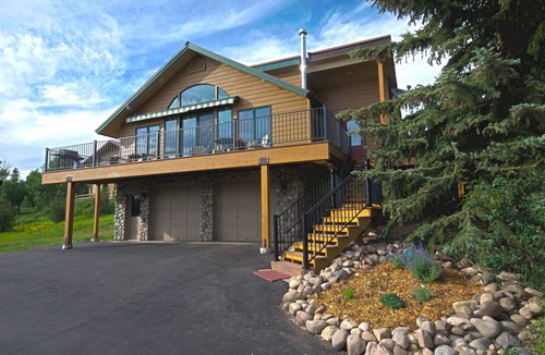Steamboat Springs House | Amazing 40 Mile View! Cozy Efficient Home DOG? Hot Tub, 2 Car Heated Garage