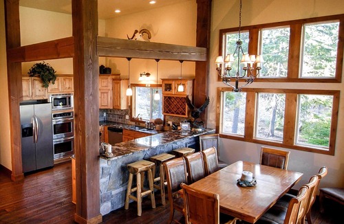 Priest River Cabin | Amazing Cabin on Priest Lake Golf Course w/Gorgeous Mtn Views, minutes to beach