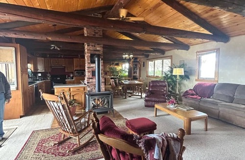 Del Norte House | Amazing Country Farm in charming Del Norte perfect for large groups and families