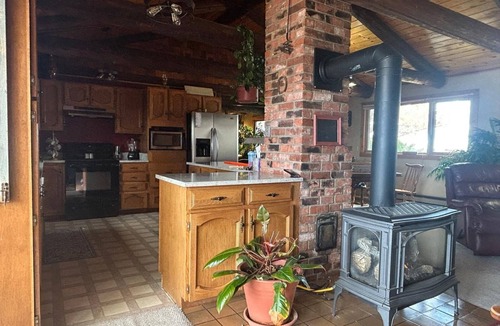 Del Norte House | Amazing Country Farm in charming Del Norte perfect for large groups and families