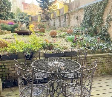 Zizkov Apartment | Amazing flat with garden, Vinohrady near center