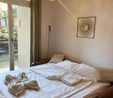 Zizkov Apartment | Amazing flat with garden, Vinohrady near center