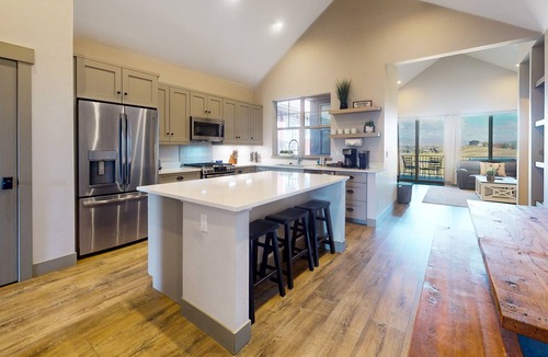Grand Elk Ranch House | Amazing stay with mountain & golf views, hot tub & chef's kitchen - dog-friendly