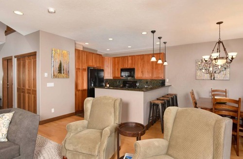 The Highlands House | Amazing Townhome minutes to Downtown Breck w/Free Shuttle & Private Spa