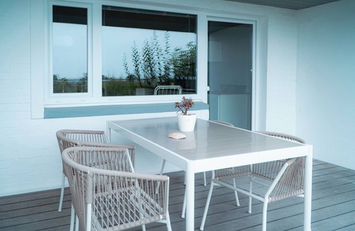 Rettin Apartment | Anchorage - stylish apartment with sea view & balcony
