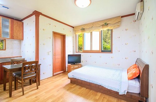 Kkotchi Hotel | Anmyeondo Rosemary Pension