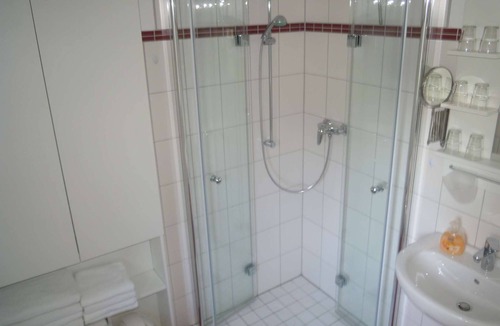Kranichfeld Apartment | Apartment 2, 2 bedrooms with double bed, 2 extra beds (1 x bedroom, 1 x living area).