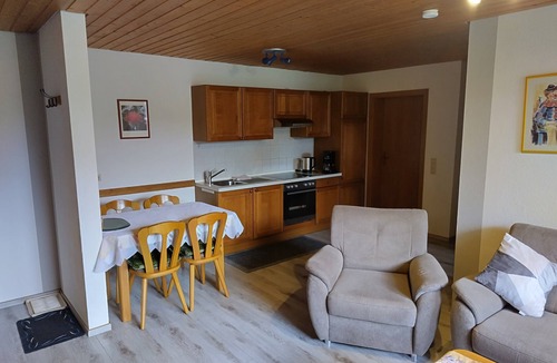 Lonsee Apartment | Apartment 'A' with Private Terrace and Wi-Fi