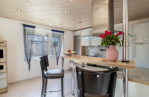 Sindelfingen Apartment | Apartment "Am Hirnach 2" with Shared Garden & Wi-Fi