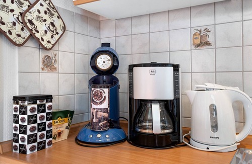Rabenkirchen-Faulueck Apartment | Apartment 'Simonsen' with Separate Terrace, Shared Garden and Wi-Fi