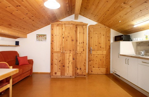 Deggenhausertal Apartment | Apartment 'East' with Shared Garden, Wi-Fi and Air Conditioning