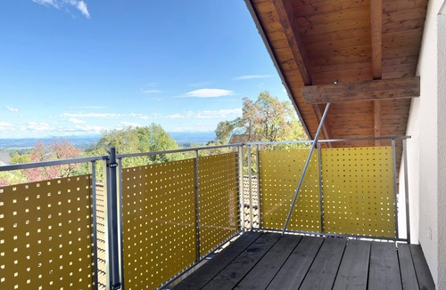 Deggenhausertal Apartment | Apartment 'East' with Shared Garden, Wi-Fi and Air Conditioning