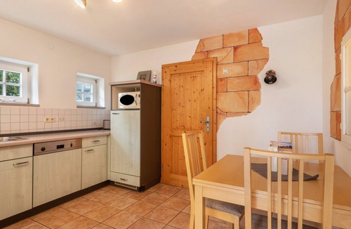 Ravensburg Apartment | Apartment 'Ferienhäuschen' with Private Terrace, Shared Garden and Wi-Fi
