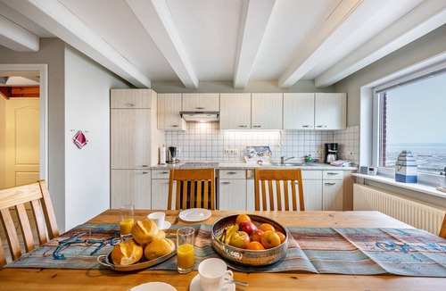 Hallig Langeneß Apartment | Apartment 'Ferienwohnung Sylt' with Sea View, Shared Terrace and Wi-Fi