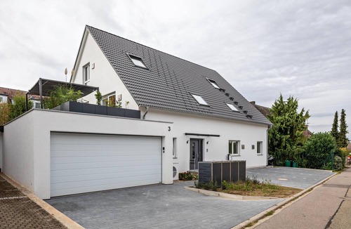 Ebringen Apartment | Apartment 'Fewo Ebringen Vogesenblick' with Balcony and Wi-Fi