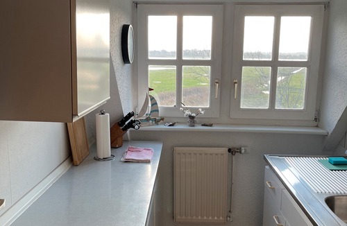 Pellworm Apartment | Apartment 'Fewo Weitblick' with Lake View, Shared Garden and Wi-Fi