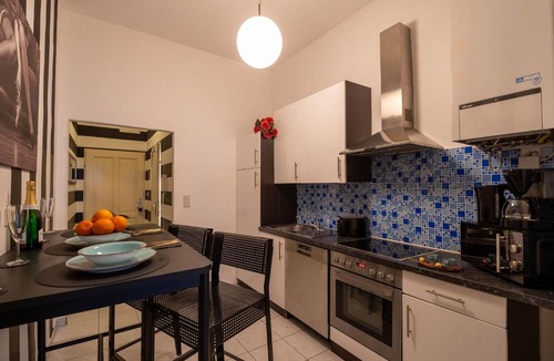 Margareten Apartment | Apartment for 2 near Karlskirche & U4 Metro
