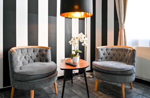 Margareten Apartment | Apartment for 2 near Karlskirche & U4 Metro