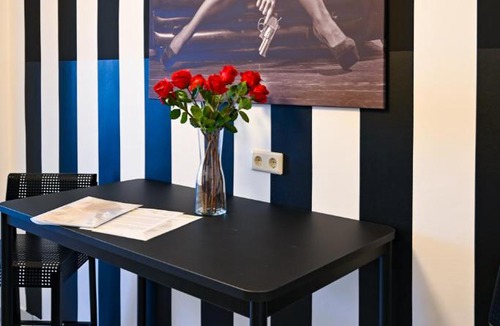 Margareten Apartment | Apartment for 2 near Karlskirche & U4 Metro