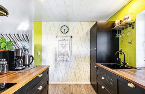 Langeneß Apartment | Apartment "Harbor View" with Sea View, Private Terrace & High-Speed Wi-Fi
