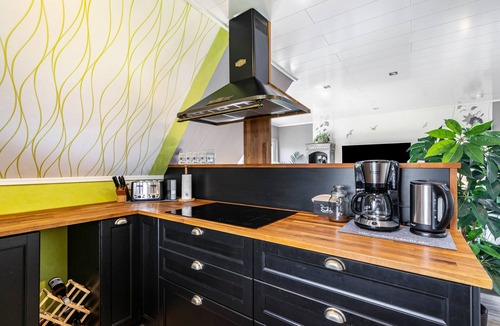 Langeneß Apartment | Apartment "Harbor View" with Sea View, Private Terrace & High-Speed Wi-Fi