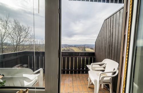 Hohegeiß Apartment | Apartment 'Harzperle Nr 6' with Mountain View, Balcony and Wi-Fi