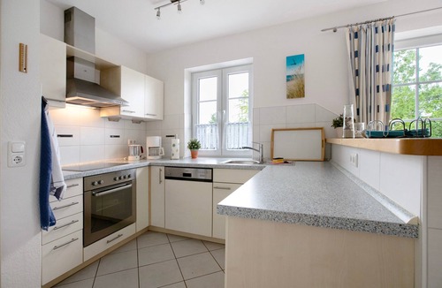 Suden Apartment | Apartment 'Haus Schwalbennest' with Private Terrace, Shared Garden and Wi-Fi