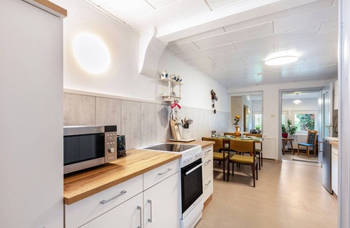 Schmargendorf Apartment | Apartment 'Im Blumengarten' with Wi-Fi, Terrace & Garden