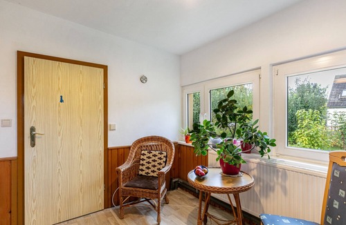 Schmargendorf Apartment | Apartment 'Im Blumengarten' with Wi-Fi, Terrace & Garden