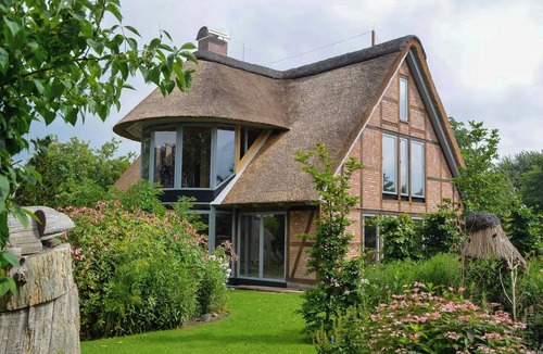 Grebin Apartment | Apartment in a thatched cottage with private lake