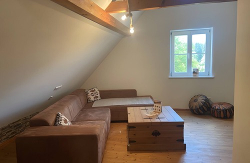 Ravensburg Apartment | Apartment 'Mit Giebelzimmer' with Shared Garden and Wi-Fi