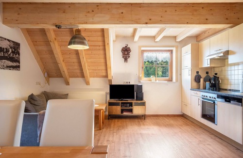 Schonach im Schwarzwald Apartment | Apartment 'Panoramic View, 85sqm' with Shared Terrace, Garden and Wi-Fi