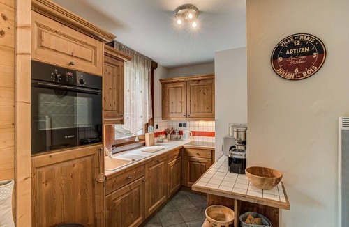 Chamonix City Centre Apartment | Apartment Staddon - Alpes Agency - Central Chamonix - Sleeps 6