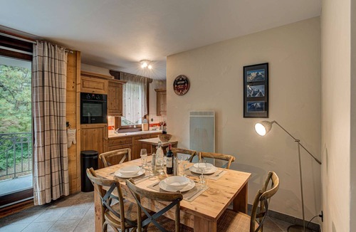 Chamonix City Centre Apartment | Apartment Staddon - Alpes Agency - Central Chamonix - Sleeps 6