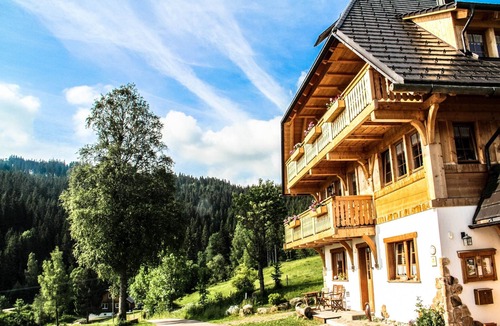 Hinterzarten Apartment | Apartment 'Titisee' with Mountain View, Private Terrace and Wi-Fi