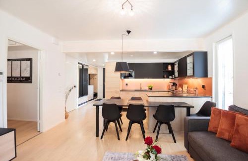 Kalajoki Apartment | Apartment Tuomenkartano B1 iso huoneisto saunalla Kalajoki