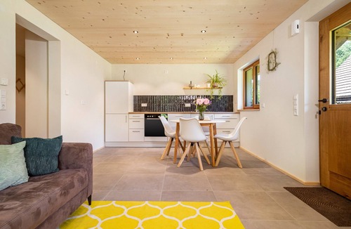 Deggenhausertal Apartment | Apartment 'Waldruhe' with Private Terrace and Wi-Fi