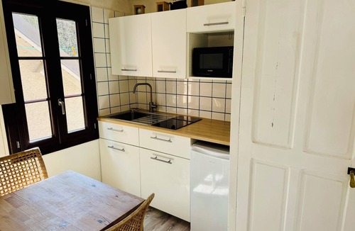 Brides-les-Bains Apartment | Apartment with two small bedrooms and a separate kitchen near the spa