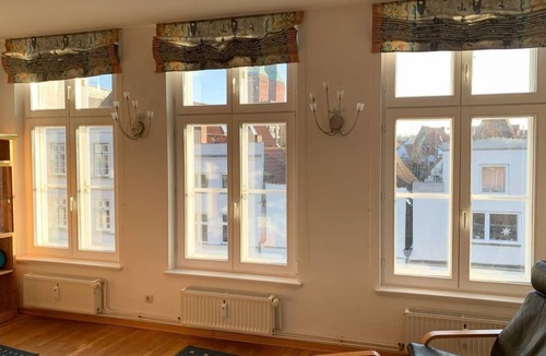 Lubeck City Centre Apartment | Appartement Domblick - apartment/apartment, shower, WC, living room/bedroom